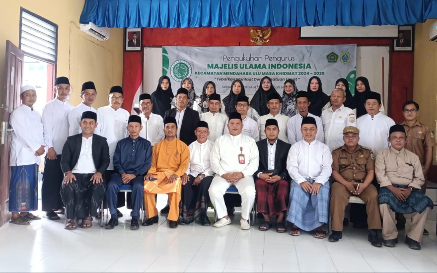 KETUA MUI TANJUNG JABUNG TIMUR LANTIK PENGURUS BARU MUI KECAMATAN MENDAHARA ULU